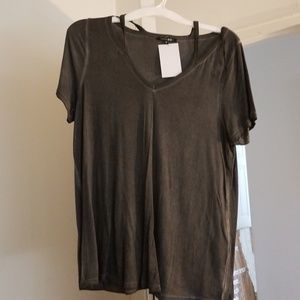 Cold shoulder tee